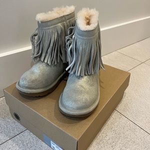 UGG boots silver with fringes. Good condition, barely worn